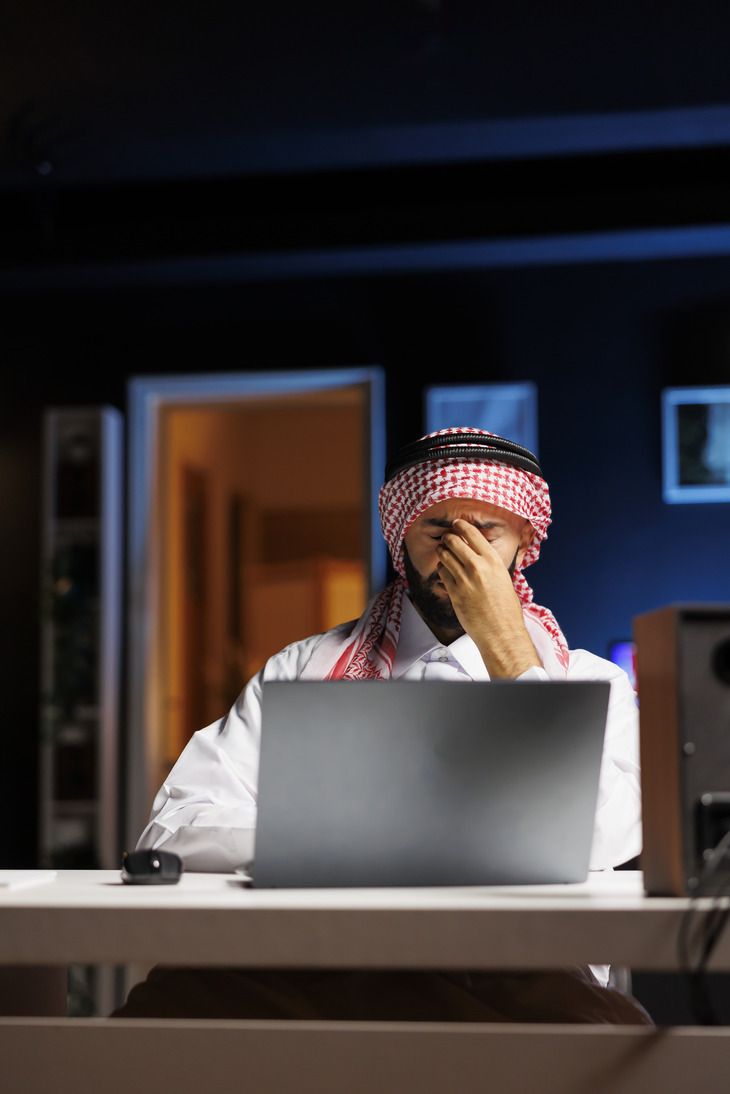 الملل عند الشباب الخليجي: أسبابه وحلوله الرقمية في عصر التطبيقات