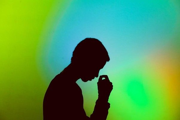 كيف تتعامل مع الضغط النفسي والقلق في العصر الرقمي؟ وكيف تساعدك الدردشة العشوائية على ذلك؟ 