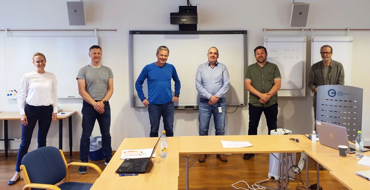 Fra MEF: (t.v) Silje Lindvig (Advokat i MEF), Svein Werner Sundquist (Sundquist AS) og Geir Arne Lodgaard (Dovre Entreprenør AS). Fra NAF: Brede Edvardsen (nestleder NAF/Forhandlingsleder), Frode Engen (Magne Sveen AS) og Arne Presterud (Forbundssekretær NAF). 
