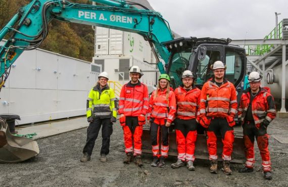 Fra venstre: Katrine Bjønnes Larsen (OKAB), Asbjørn Måredal (anleggsleder og faglig leder), Ingrid Kreken Neset (KS-leder), Karstein Sjøthun Kvam (maskinfører), Markus Kleppe (maskinfører) og Trym Sjøthun (lærling transportfag). (Foto: Runar F. Daler)
