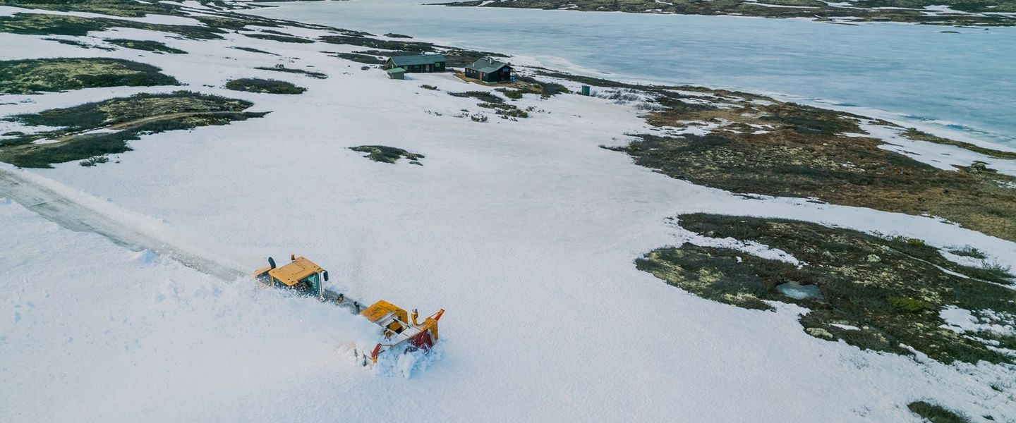 Bilde av en som brøyter