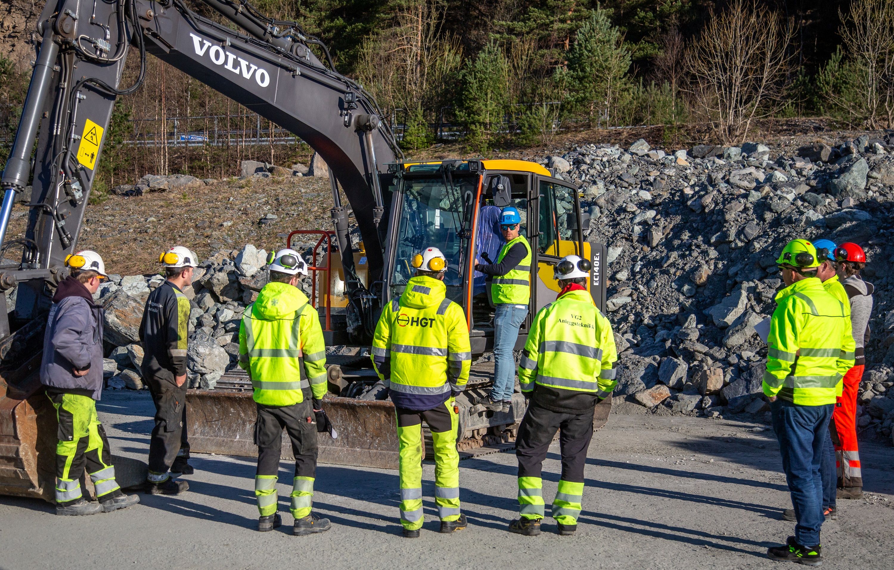 Thumbnail for article "MEF har fått gjennomslag for enklere krav til utstyrsspesifikk opplæring "