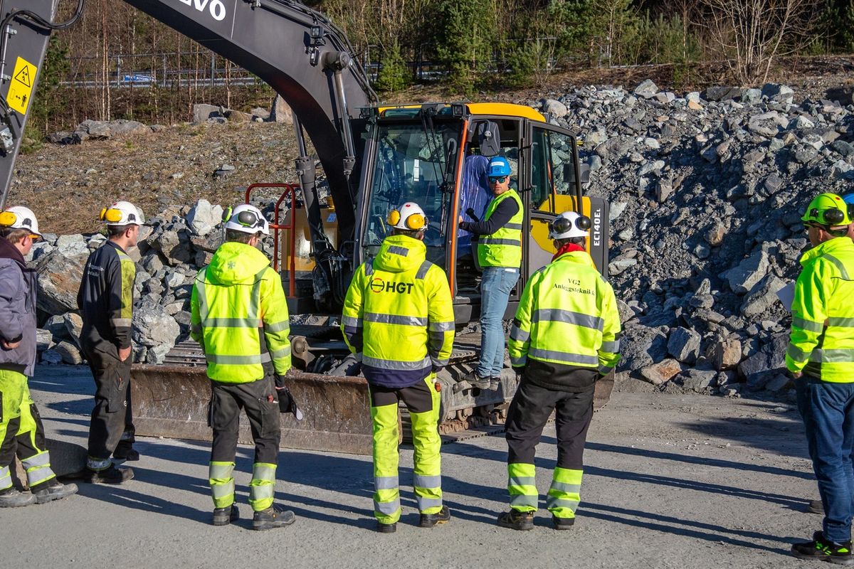 Thumbnail for article "MEF har fått gjennomslag for enklere krav til utstyrsspesifikk opplæring "