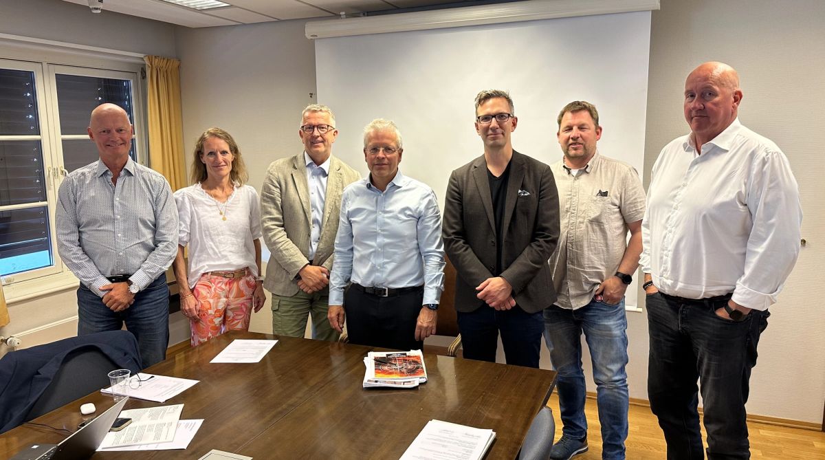 Stein Gunnes (MEF), Siri Holand Andresen (for MEF), Bjørn Rosenberg (for MEF), riksmegler Torkjel Nesheim, Jens Knappstad (LO) , Frode Engen (Arbeidsmandsforbundet) og Ole Einar Adamsrud (Fellesforbundet )