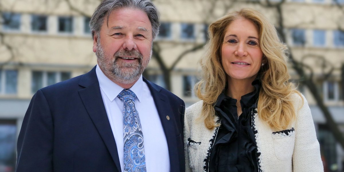 Øystein Hope, styreleder i hovedstyre og Julie Brodtkorb, adm.dir i MEF