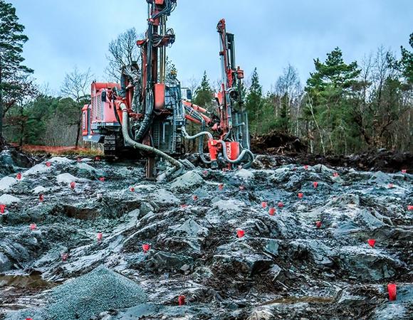 Bilde av anleggsmaskin på skrent
