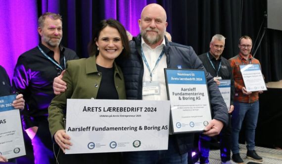 Kunnskapsminister Kari Nessa Nordtun og Lars Oddvar Aulesjord.