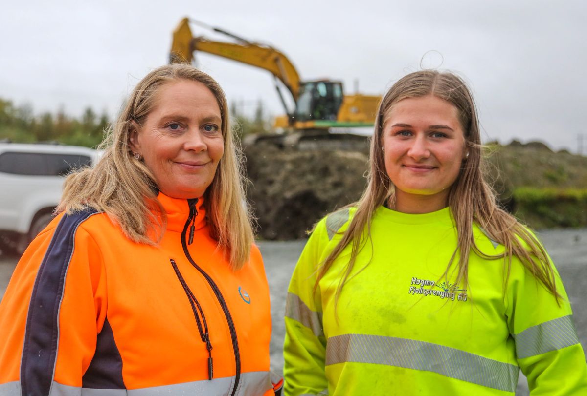 OKABs Venche Kulbotten (t.v.) og Mali Aunøien, som er lærling fjell- og bergverksfaget. (Foto: Runar F. Daler, Anleggsmaskinen)