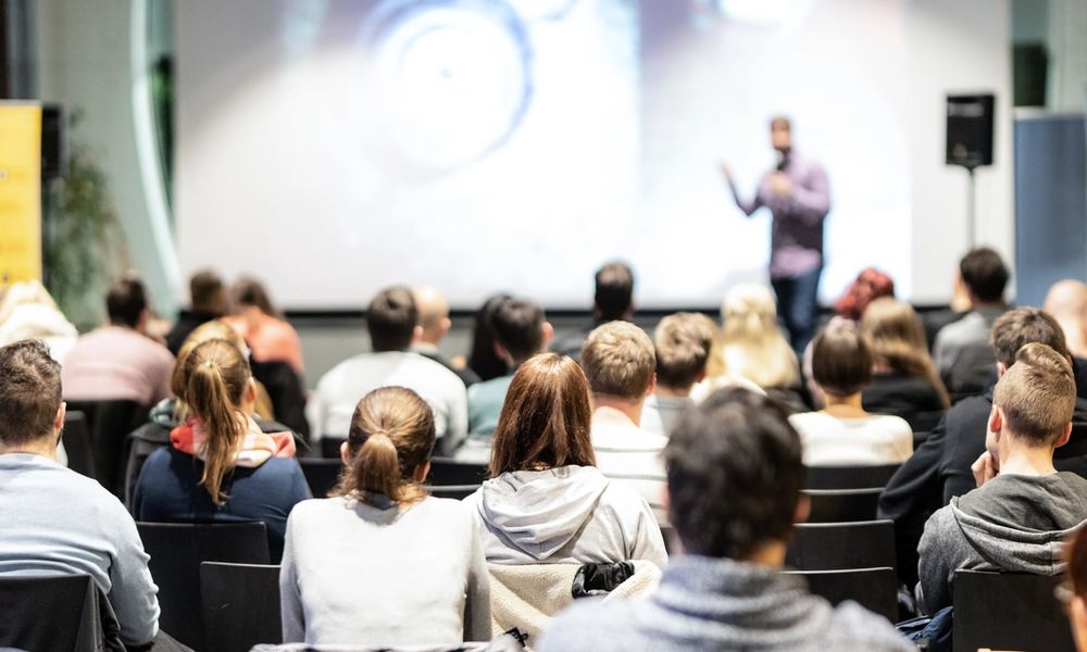 Administrasjonsskolen i digitalt kursrom