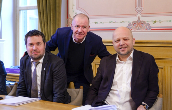 17. mars var det møte på Stortinget mellom flere organisasjoner og SP. Her Geir Pollestad, Roger Ingebrigtsen og Trygve Slagsvold Vedum.