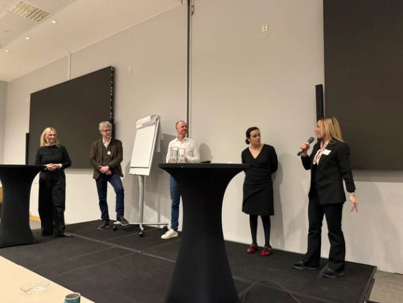 Liten panelsamtale til slutt
