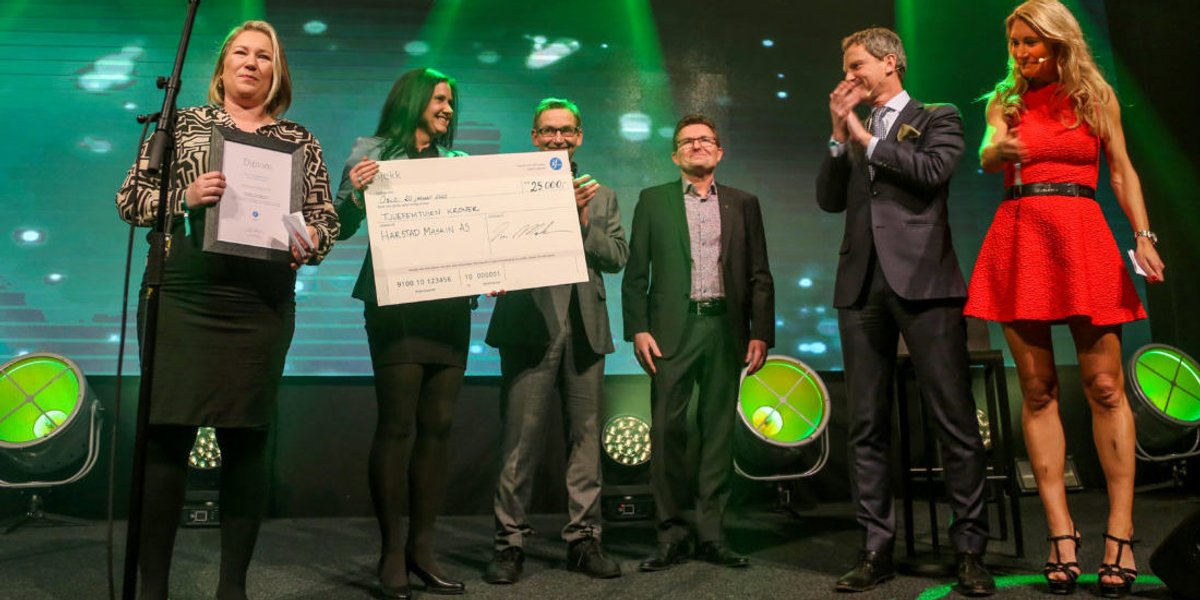 Fra venstre: Elisabeth Vollstad Moe (daglig leder, Harstad Maskin), Maren Simonsen (HR-leder, Harstad Maskin ), Nils Kristian Johansen (prosjektleder, Harstad Maskin), Roger Moe (prosjektleder, Harstad Maskin), Ivar Martinsen (Leder bedrift, If Skadeforsikring), Julie Brodtkorb, (adm. dir., MEF). (Foto: Runar F. Daler)