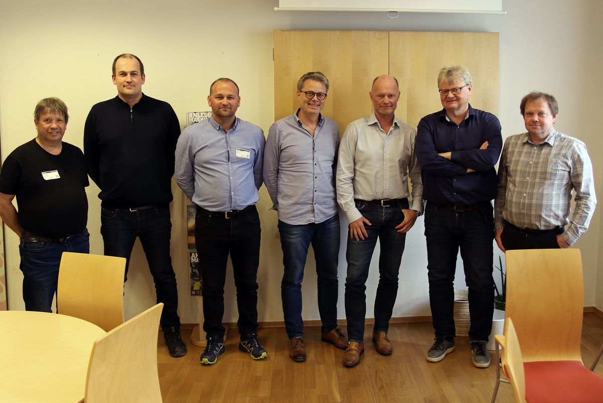 Fra venstre:Rune Stegen, Presis Veidrift AS avd. Voss, Glenn Inge Ekholdt, Toppaas og Haug AS Entreprenørforretning, Kenneth Bransegg, Onos Ole Nordmo & Sønn AS, forhandlingsleder Geir Arne Lodgaard, sjeføkonom Stein Gunnes, Trond Hulleberg og Steinar Rindhølen, Forbundssekretær i NAF