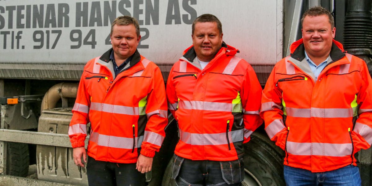 Brødrene Anders, Atle og Boye er fast bestemt på at alle bør få mulighet til å jobbe; også de med ulike utfordringer og behov. (Foto: Runar F. Daler).