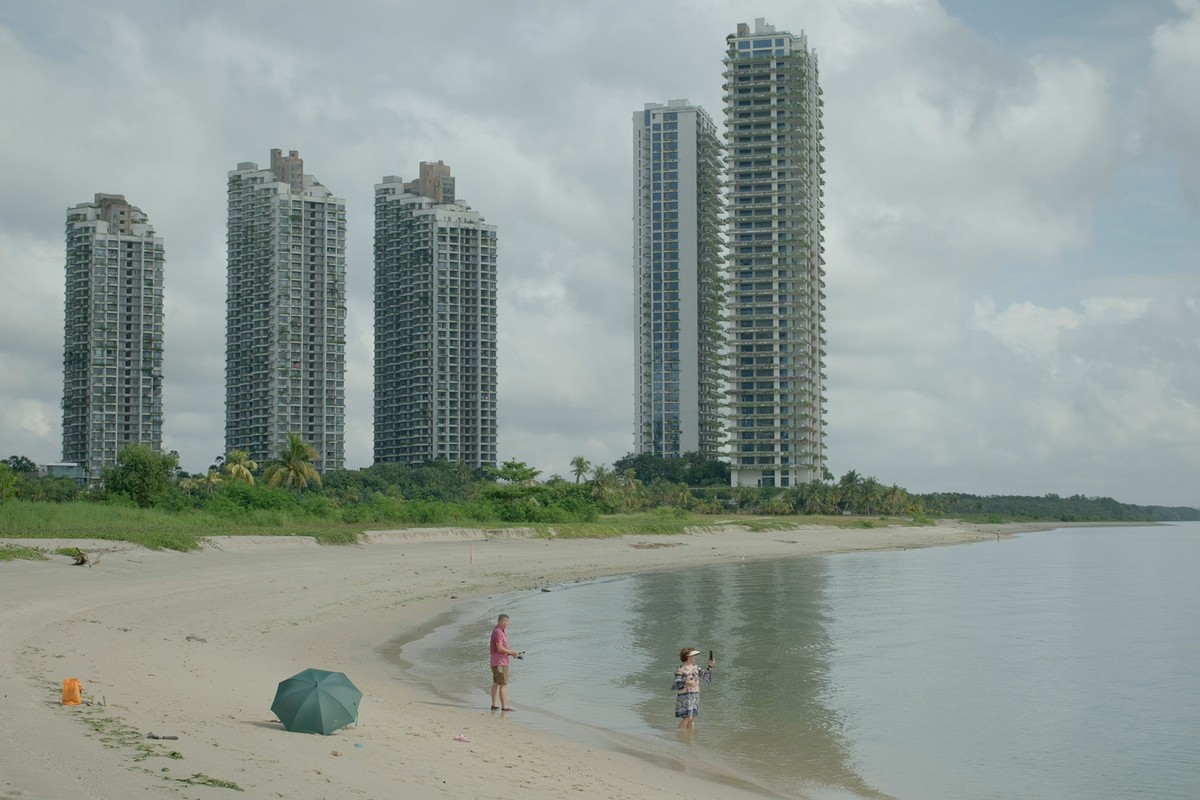 On the beach in Forest City. Film still Overcast, 2025, Michaela Büsse