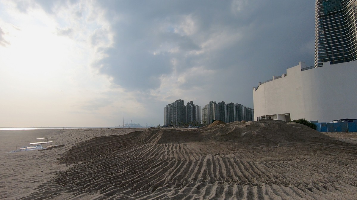 Left-over piles of sand in Forest City. Michaela Büsse, 2020.