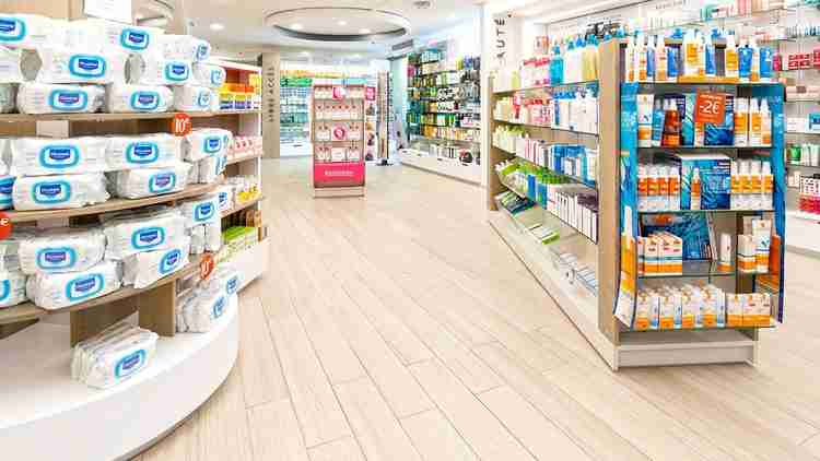El papel de las góndolas en el diseño de farmacias.