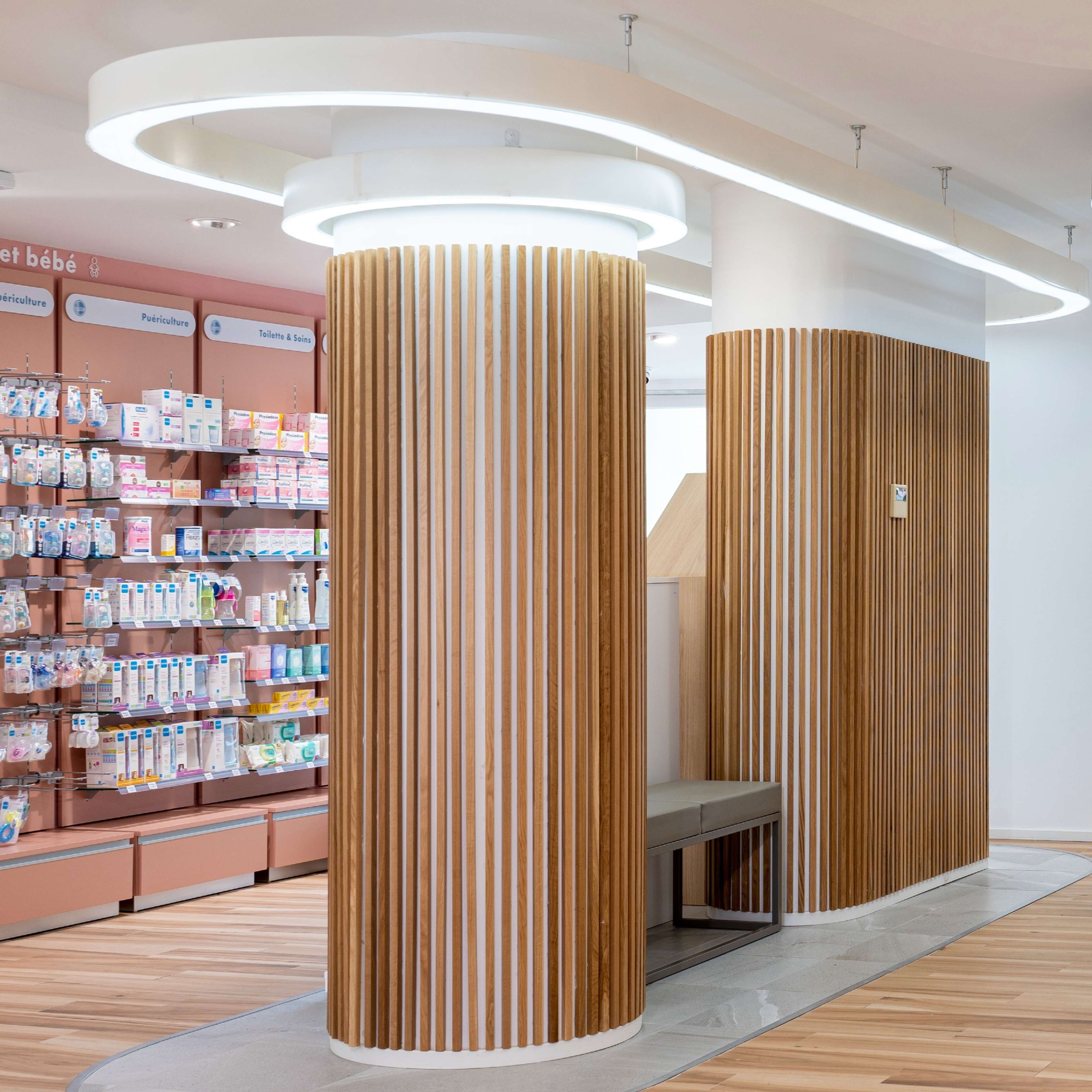 Pharmacie de l'Ornain, mobiliario comercial, design de interiores, remodelacao de farmacia frança.
