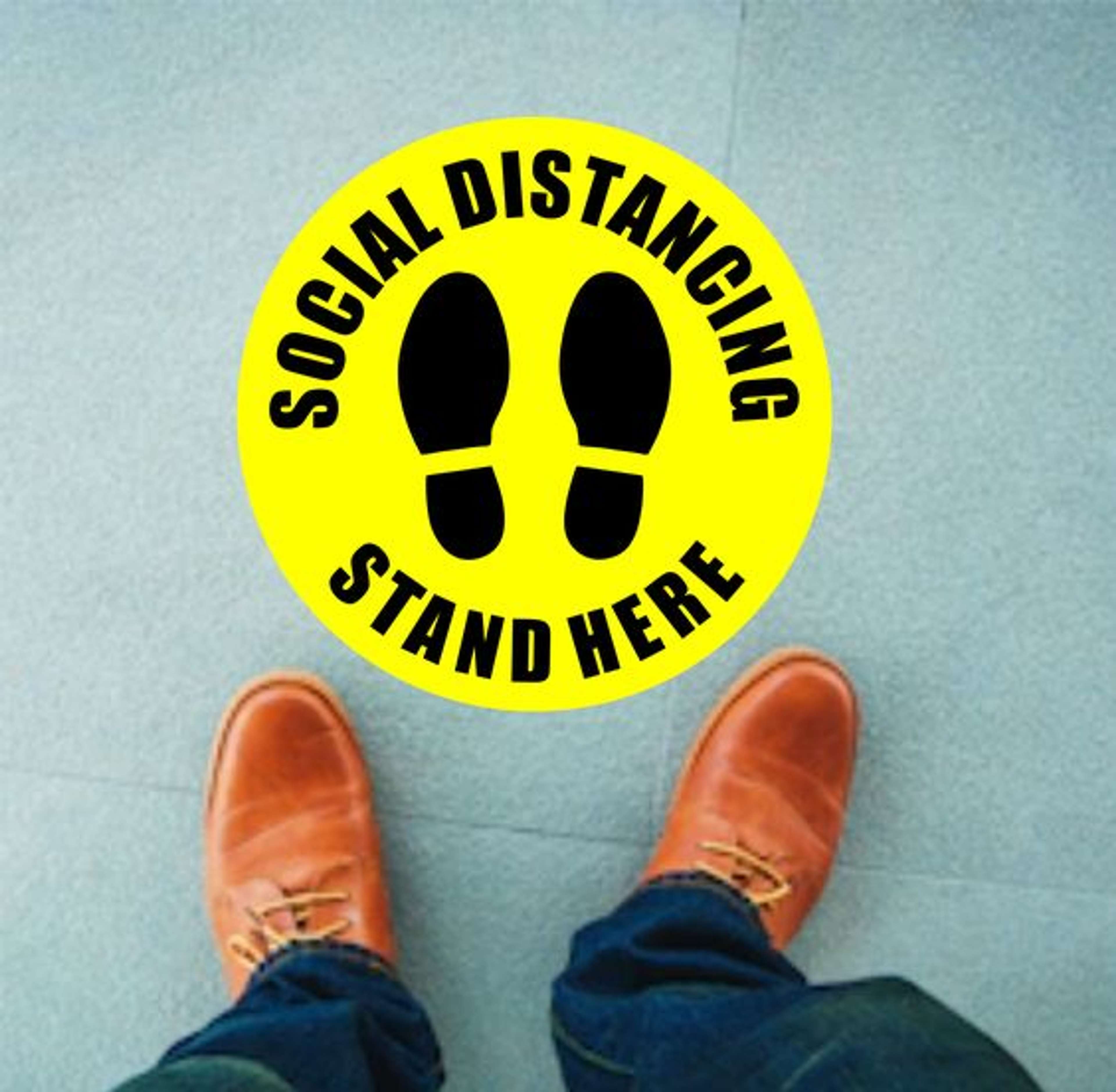 Signalétique-pour-la-distanciation-sociale-medd-agencement-monkey-feet-graphics