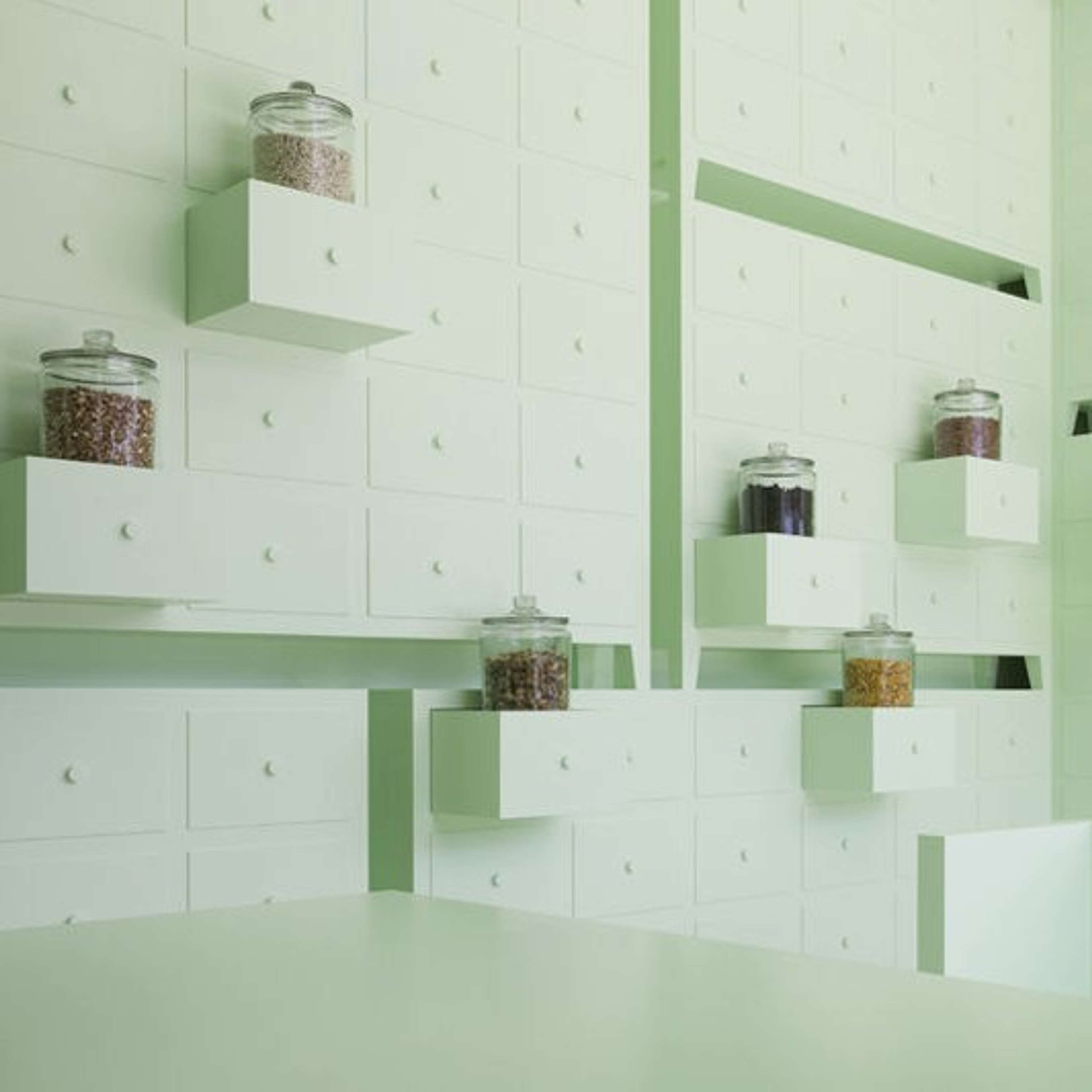 décoration-monochrome-medd-agencement-de-pharmacie