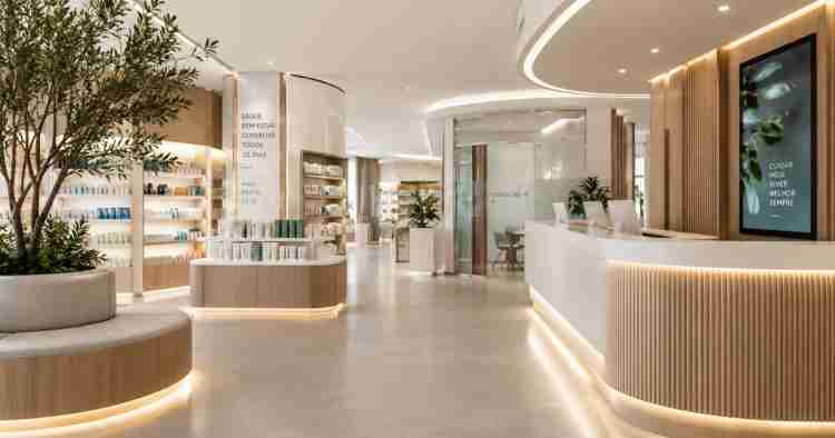 Artificial Intelligence in Pharmacies and Clinics: How Technology Is Transforming Healthcare Spaces