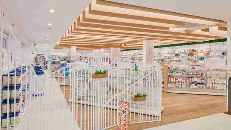 Pharmacie de Binche: a light and dynamic space