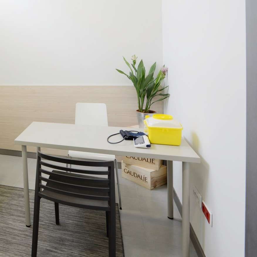 salle-de-consultation-pharmaceutique-medd-agencement-7