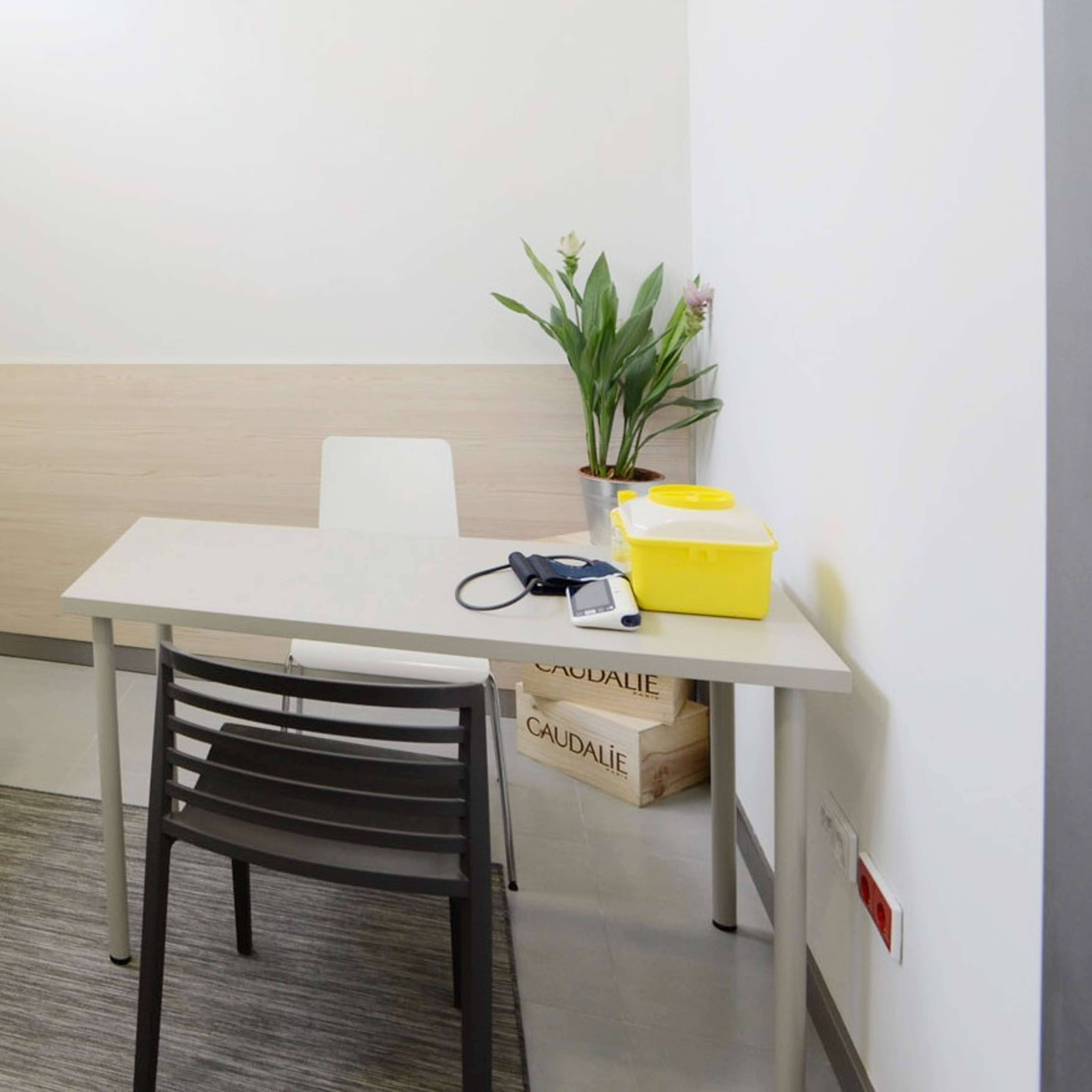 salle-de-consultation-pharmaceutique-medd-agencement-7