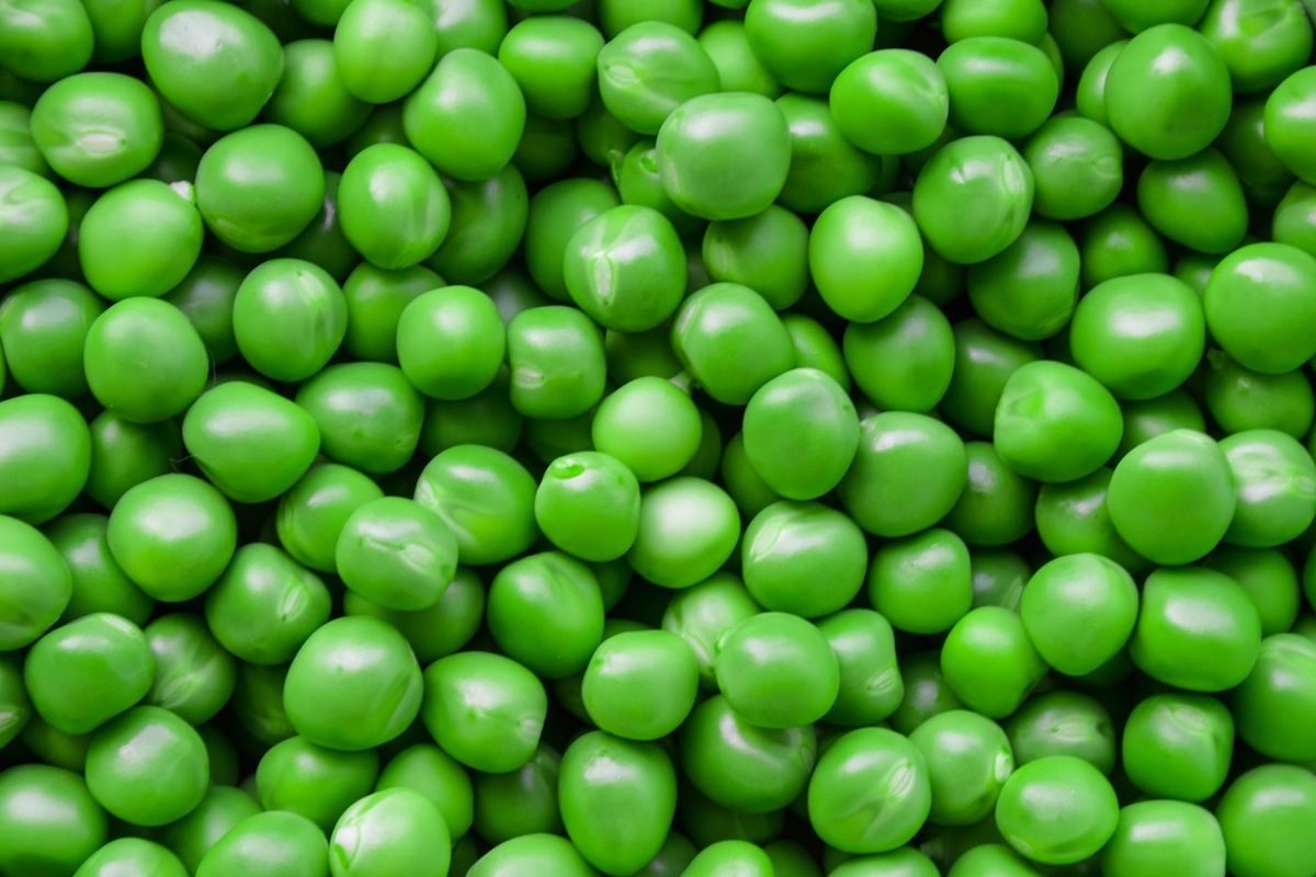 A close up of a bunch of green peas, photo by Catia Climovich on Unsplash