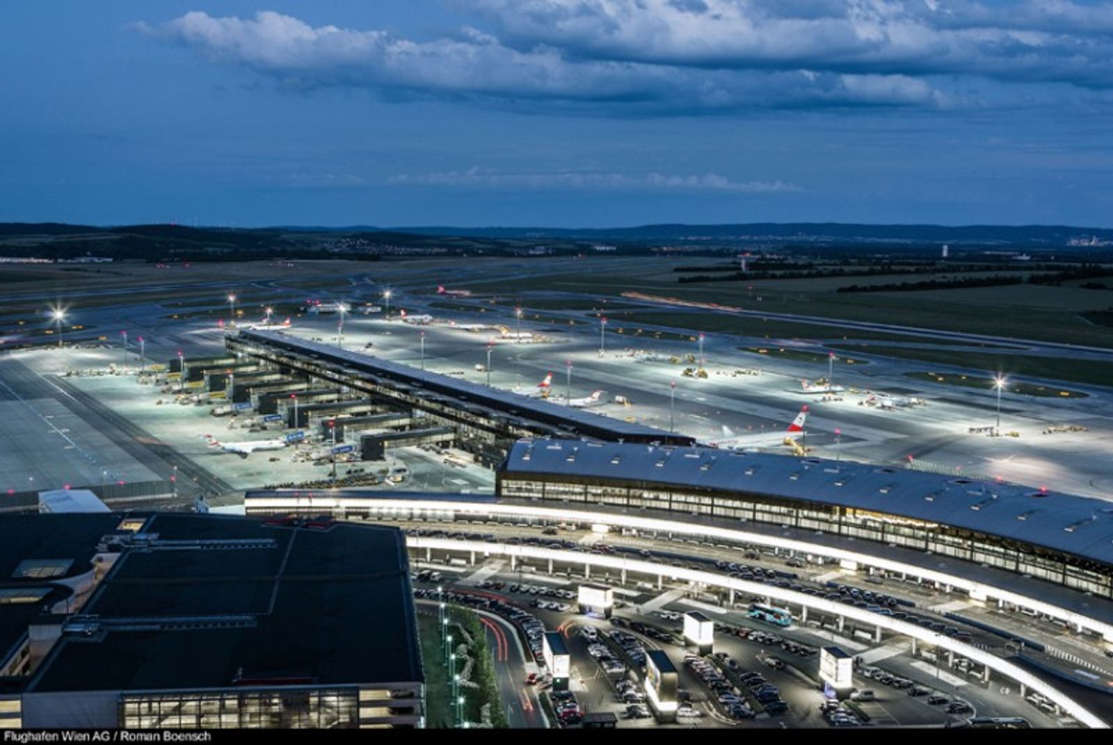 Flughafen bei Nacht