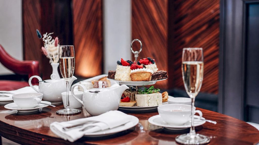 Master-Brunch · Afternoon Tea & Champagner