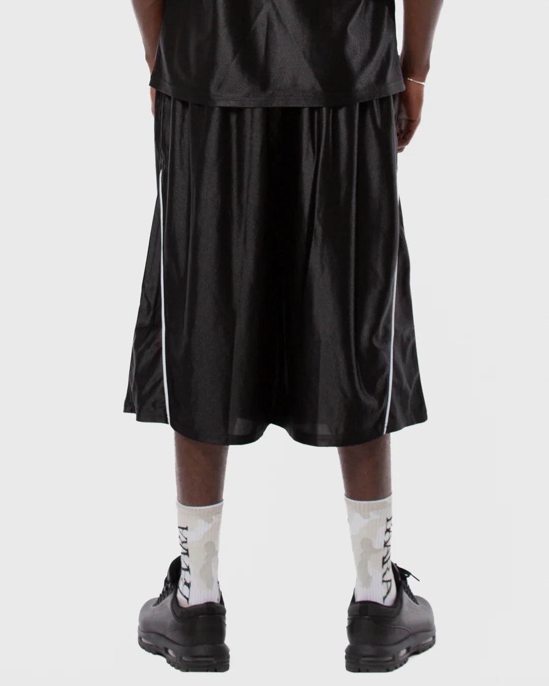 BLACK STREETBALL SHORT