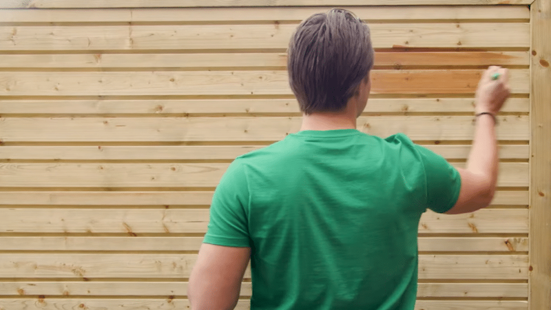 Eerste laag olie aanbrengen