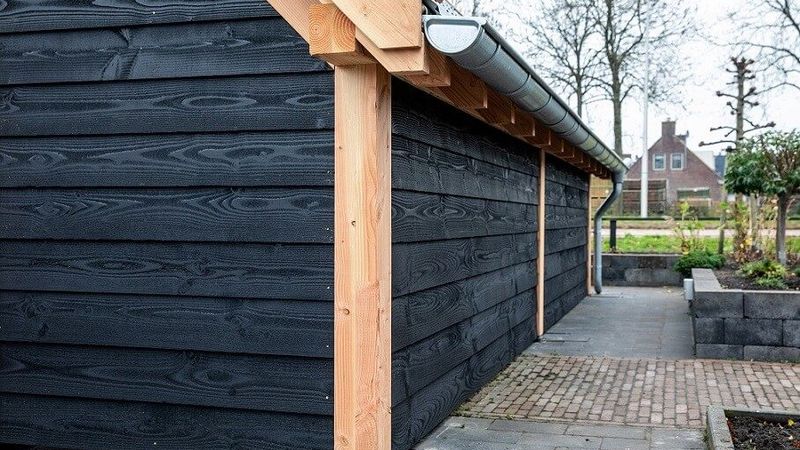 Douglas schuur met Landhuisverf RAL9005, Zwart en UV-beschermingsolie 427, Douglas