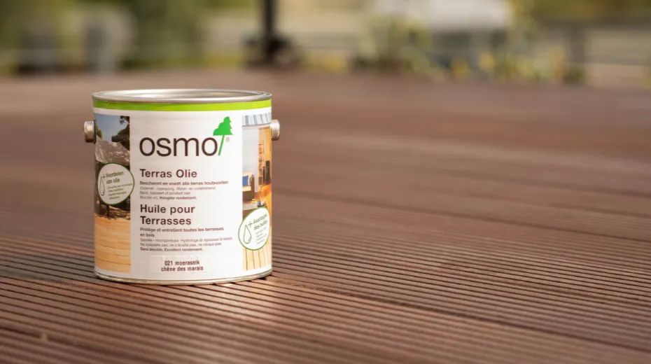 Osmo Terras-Olie op een houten terras