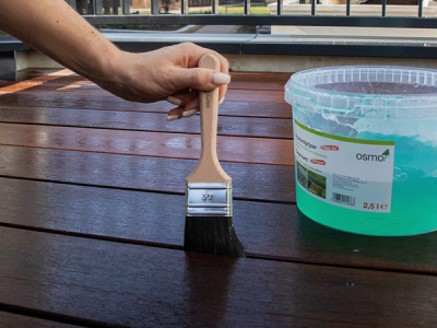 vloer schoon houden met osmo blokkwast
