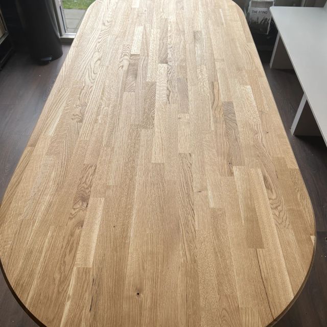 Langwerpige tafel met samengesteld eiken blad, behandeld met Osmo TopOil 3058, Kleurloos mat