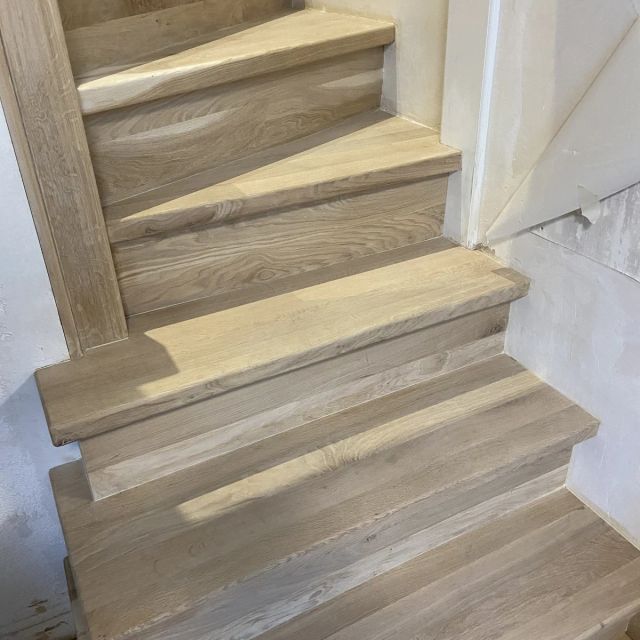 Eiken trap met kwartdraai, behandeld met Osmo Hardwax-Olie Effect 3041, Natural