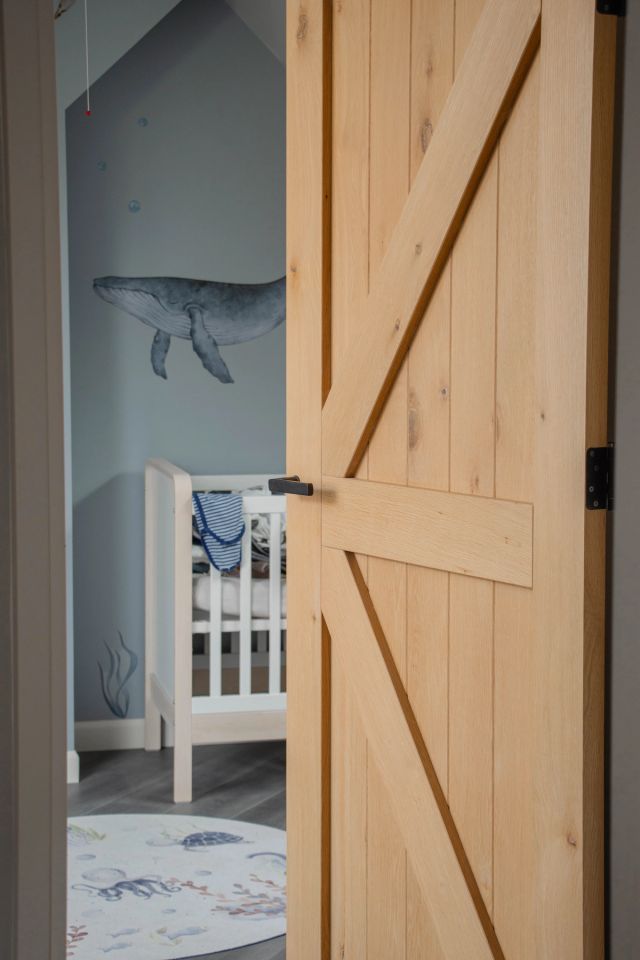 Houten binnendeur in schuurdeurstijl