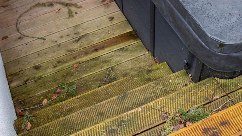 Laat de Osmo Terrasreiniger inwerken