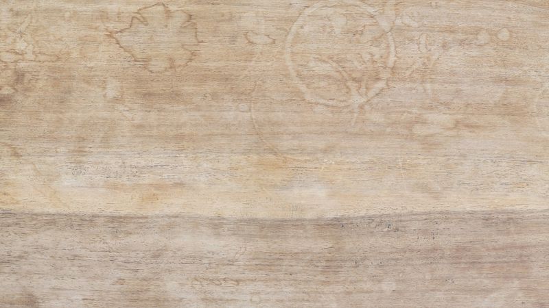 Kringen in houten tafel