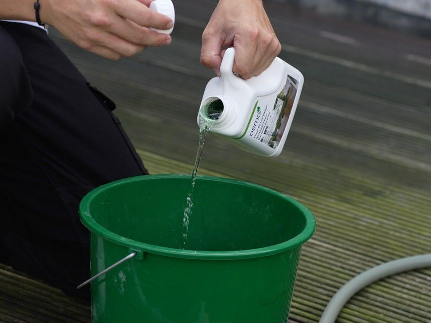 preparing Osmo patio cleaner