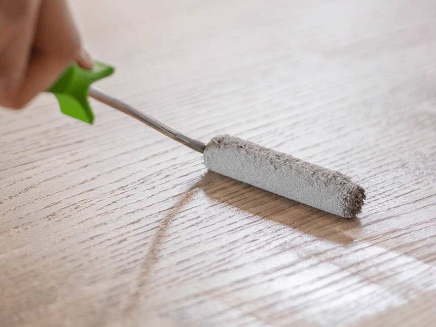 Apply the first layer of hardwax oil