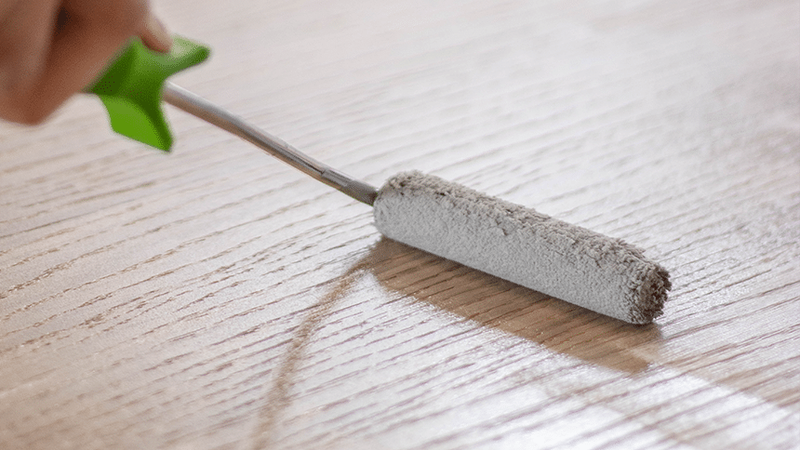 Apply the first layer of hardwax oil