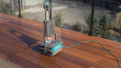 terras reinigen met de osmo borstelmachine