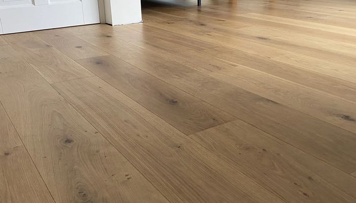 Eiken vloer met een natuurlijke, matte look in de woonkamer