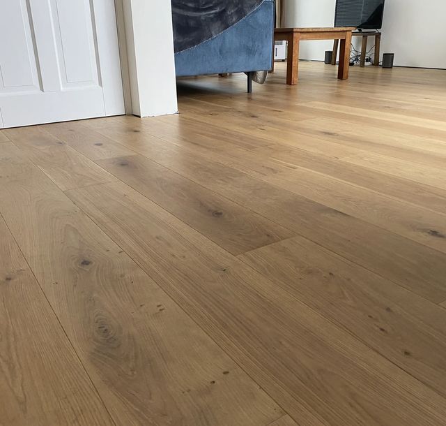 Eiken vloer met een natuurlijke, matte look in de woonkamer