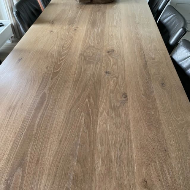 Eiken eettafel behandeld met Osmo TopOil 3068, Natural