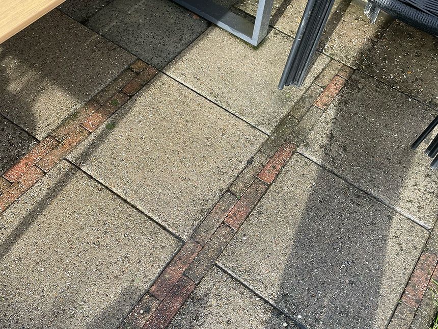 concrete tiles after cleaning with the Osmo Patio Cleaner
