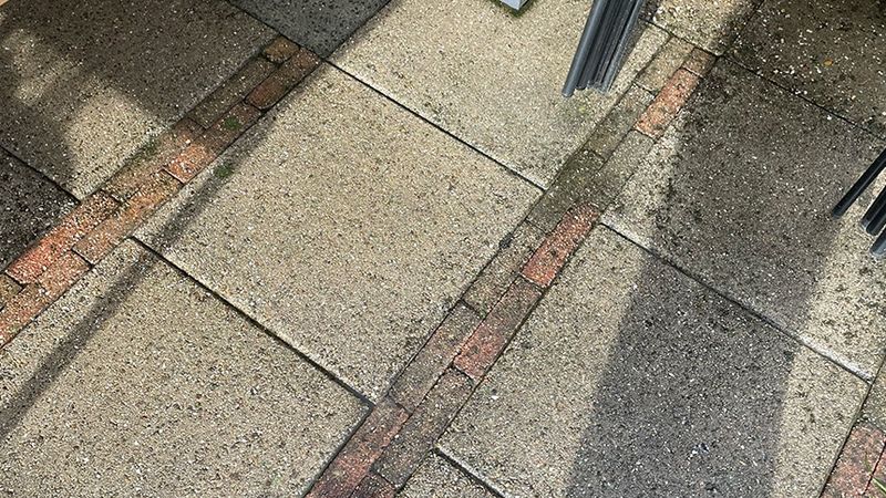 concrete tiles after cleaning with the Osmo Patio Cleaner